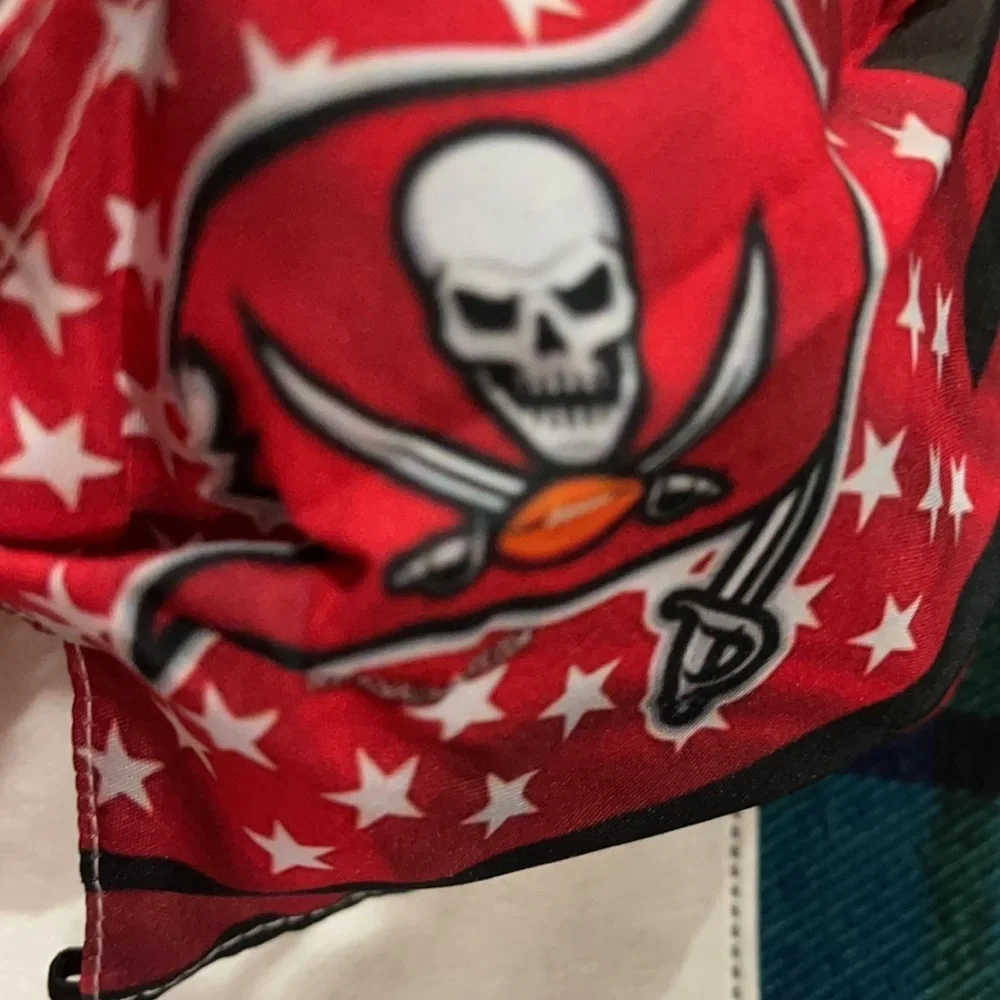 6/$20 New Buccaneers face mask